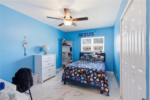 House in Valrico, Florida 6 bedrooms, 224.82 sq.m. № 2221470 - photo 21