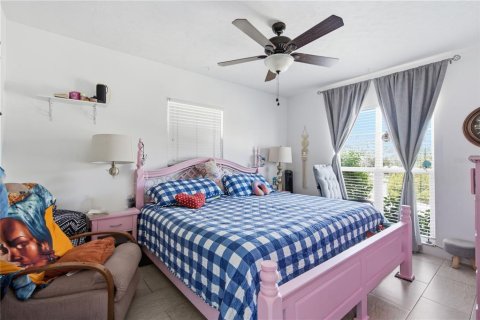 House in Valrico, Florida 6 bedrooms, 224.82 sq.m. № 2221470 - photo 18