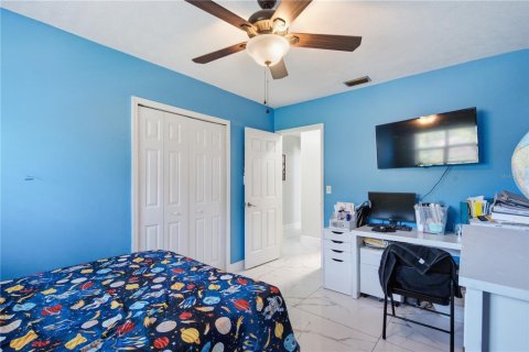 House in Valrico, Florida 6 bedrooms, 224.82 sq.m. № 2221470 - photo 22