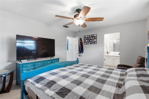 House in Valrico, Florida 6 bedrooms, 224.82 sq.m. № 2221470 - photo 16