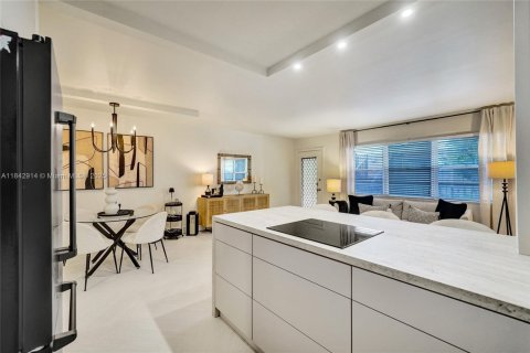 Condominio en venta en Pembroke Pines, Florida, 1 dormitorio, 75.34 m2 № 1957762 - foto 7
