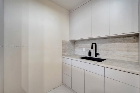 Condominio en venta en Pembroke Pines, Florida, 1 dormitorio, 75.34 m2 № 1957762 - foto 26