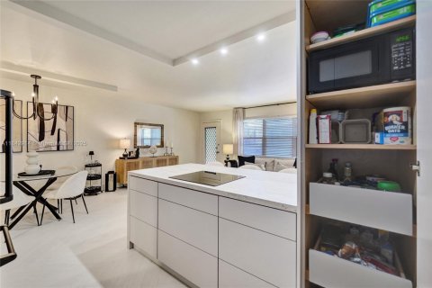 Condominio en venta en Pembroke Pines, Florida, 1 dormitorio, 75.34 m2 № 1957762 - foto 6