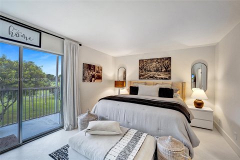 Condominio en venta en Pembroke Pines, Florida, 1 dormitorio, 75.34 m2 № 1957762 - foto 3