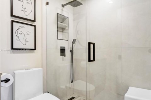 Condominio en venta en Pembroke Pines, Florida, 1 dormitorio, 75.34 m2 № 1957762 - foto 11