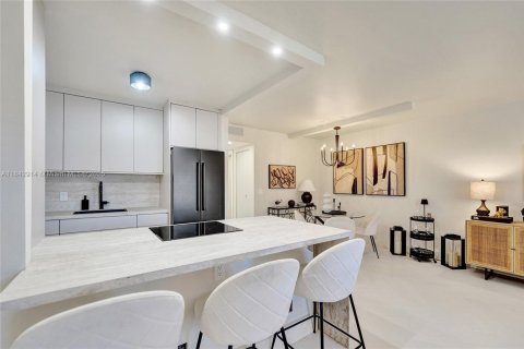 Condominio en venta en Pembroke Pines, Florida, 1 dormitorio, 75.34 m2 № 1957762 - foto 30