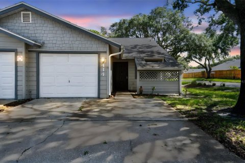 House in Tarpon Springs, Florida 2 bedrooms, 99.41 sq.m. № 1837459 - photo 1