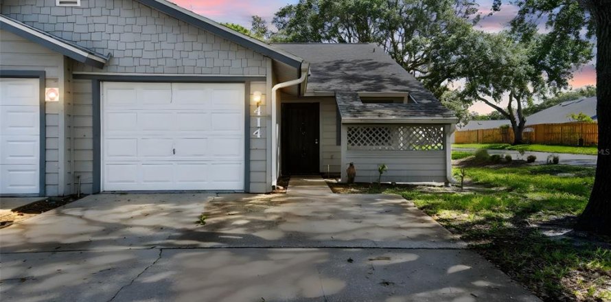 House in Tarpon Springs, Florida 2 bedrooms, 99.41 sq.m. № 1837459