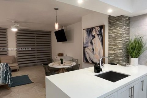 Condominio en alquiler en Hollywood, Florida, 45.8 m2 № 2055484 - foto 3