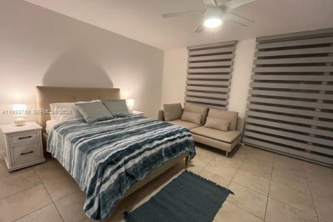 Condominio en alquiler en Hollywood, Florida, 45.8 m2 № 2055484 - foto 2