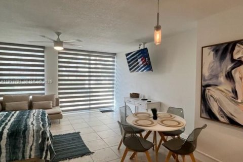 Condominio en alquiler en Hollywood, Florida, 45.8 m2 № 2055484 - foto 6