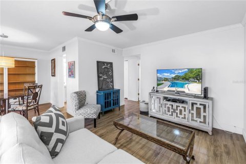 Condo in Saint Petersburg, Florida, 1 bedroom  № 1687085 - photo 5