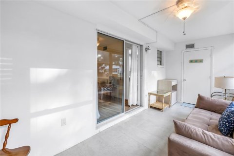 Condo in Saint Petersburg, Florida, 1 bedroom  № 1687085 - photo 21