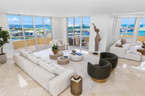 Condo in Miami, Florida, 5 bedrooms № 2060003 - photo 7