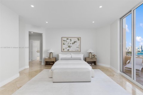 Condo in Miami, Florida, 5 bedrooms № 2060003 - photo 24
