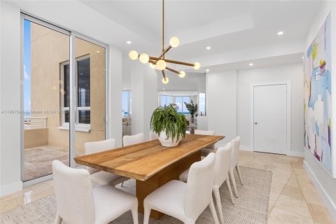 Condo in Miami, Florida, 5 bedrooms № 2060003 - photo 15