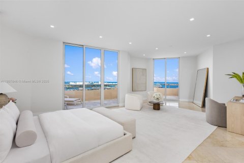 Condo in Miami, Florida, 5 bedrooms № 2060003 - photo 21