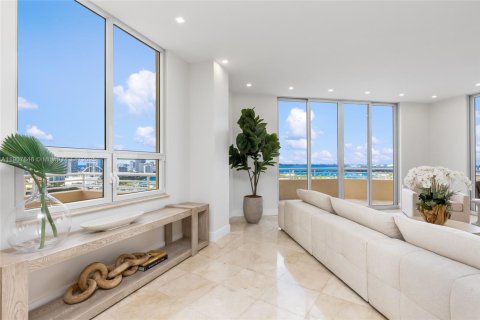 Condo in Miami, Florida, 5 bedrooms № 2060003 - photo 8