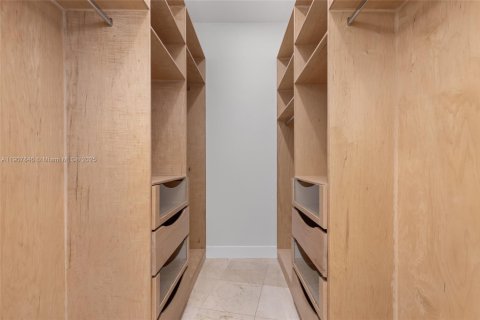 Condo in Miami, Florida, 5 bedrooms № 2060003 - photo 30