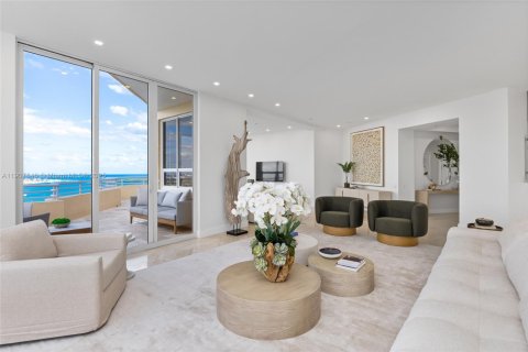 Condo in Miami, Florida, 5 bedrooms № 2060003 - photo 12