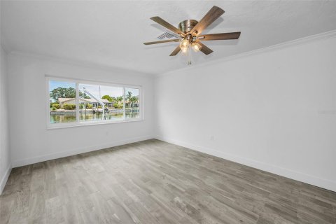 House in Saint Petersburg, Florida 3 bedrooms, 185.43 sq.m. № 1875953 - photo 21