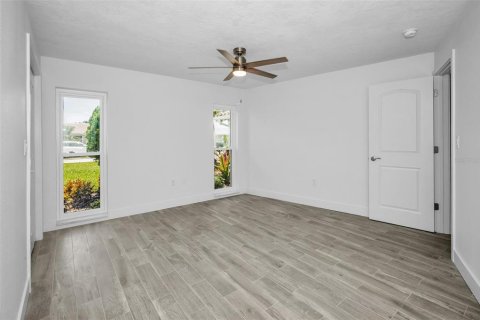 House in Saint Petersburg, Florida 3 bedrooms, 185.43 sq.m. № 1875953 - photo 30