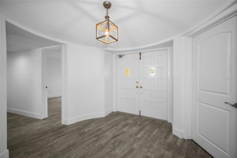 House in Saint Petersburg, Florida 3 bedrooms, 185.43 sq.m. № 1875953 - photo 9