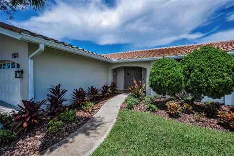 House in Saint Petersburg, Florida 3 bedrooms, 185.43 sq.m. № 1875953 - photo 7