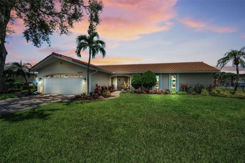 House in Saint Petersburg, Florida 3 bedrooms, 185.43 sq.m. № 1875953 - photo 4
