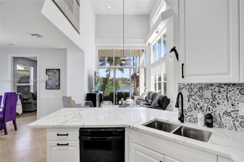 Villa ou maison à vendre à Davie, Floride: 5 chambres, 348.57 m2 № 2047463 - photo 25