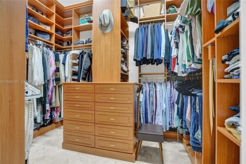 Villa ou maison à vendre à Davie, Floride: 5 chambres, 348.57 m2 № 2047463 - photo 10