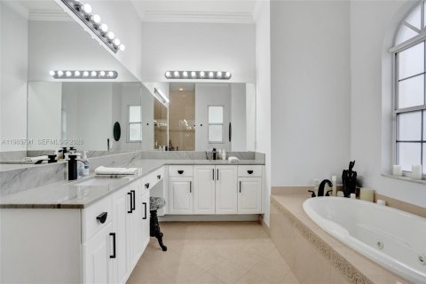 Villa ou maison à vendre à Davie, Floride: 5 chambres, 348.57 m2 № 2047463 - photo 12