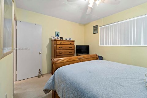 Casa en venta en North Miami Beach, Florida, 4 dormitorios, 193.61 m2 № 1855271 - foto 18