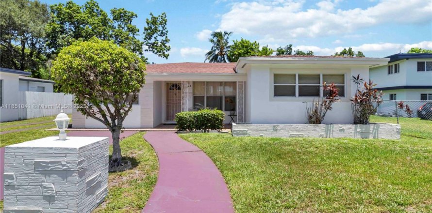 Casa en North Miami Beach, Florida 4 dormitorios, 193.61 m2 № 1855271