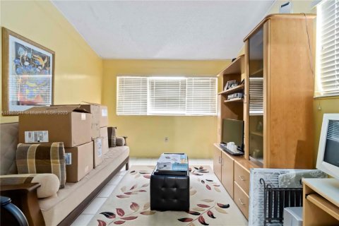 Casa en venta en North Miami Beach, Florida, 4 dormitorios, 193.61 m2 № 1855271 - foto 14