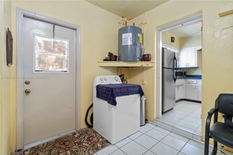 Casa en venta en North Miami Beach, Florida, 4 dormitorios, 193.61 m2 № 1855271 - foto 13