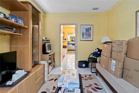 Casa en venta en North Miami Beach, Florida, 4 dormitorios, 193.61 m2 № 1855271 - foto 15