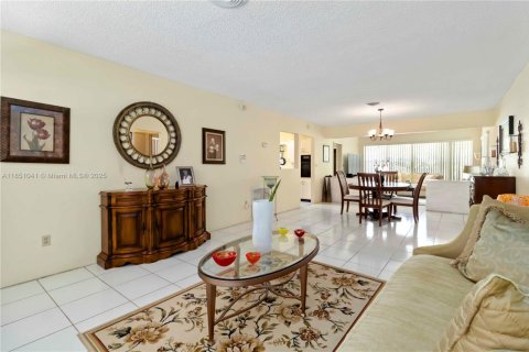 Casa en venta en North Miami Beach, Florida, 4 dormitorios, 193.61 m2 № 1855271 - foto 7