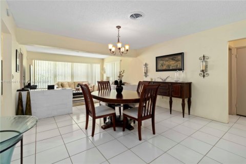 Casa en venta en North Miami Beach, Florida, 4 dormitorios, 193.61 m2 № 1855271 - foto 8