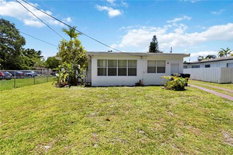 Casa en venta en North Miami Beach, Florida, 4 dormitorios, 193.61 m2 № 1855271 - foto 24