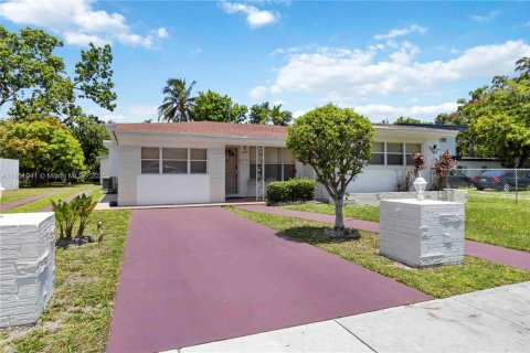Casa en venta en North Miami Beach, Florida, 4 dormitorios, 193.61 m2 № 1855271 - foto 2