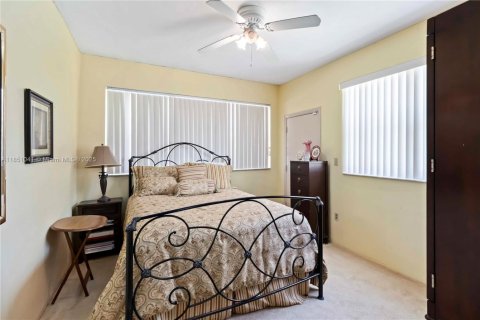 Casa en venta en North Miami Beach, Florida, 4 dormitorios, 193.61 m2 № 1855271 - foto 9