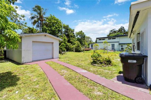 Casa en venta en North Miami Beach, Florida, 4 dormitorios, 193.61 m2 № 1855271 - foto 22