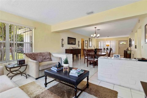 Casa en venta en North Miami Beach, Florida, 4 dormitorios, 193.61 m2 № 1855271 - foto 6