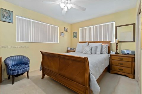 Casa en venta en North Miami Beach, Florida, 4 dormitorios, 193.61 m2 № 1855271 - foto 17