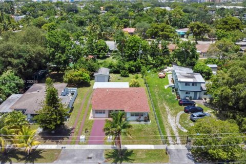 Casa en venta en North Miami Beach, Florida, 4 dormitorios, 193.61 m2 № 1855271 - foto 28