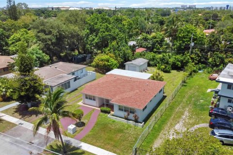 Casa en venta en North Miami Beach, Florida, 4 dormitorios, 193.61 m2 № 1855271 - foto 27