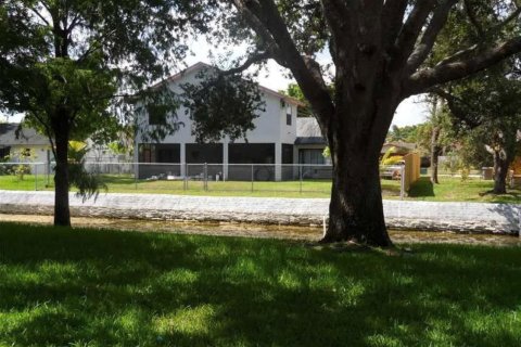 Touwnhouse à vendre à Lauderhill, Floride: 2 chambres, 126.72 m2 № 948867 - photo 1