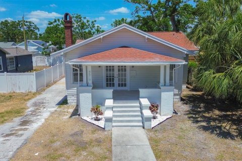 House in Saint Petersburg, Florida 4 bedrooms, 134.52 sq.m. № 1655610 - photo 3