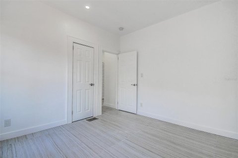 House in Saint Petersburg, Florida 4 bedrooms, 134.52 sq.m. № 1655610 - photo 28